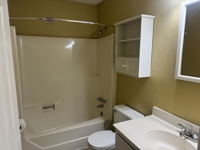 Building Photo - 107 Plantation Blvd