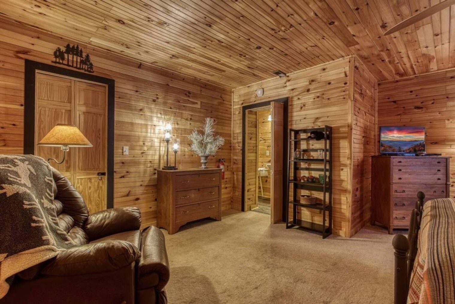 Building Photo - 1386 Ski View Dr