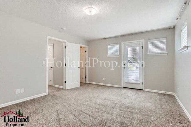 Building Photo - Beautiful Home