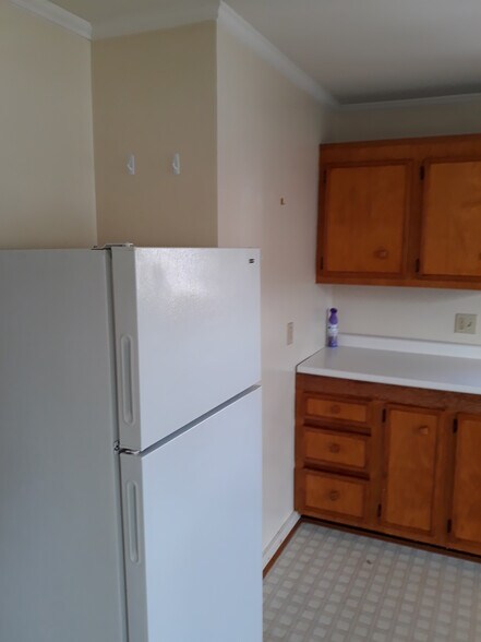 Building Photo - 83 Elkins St