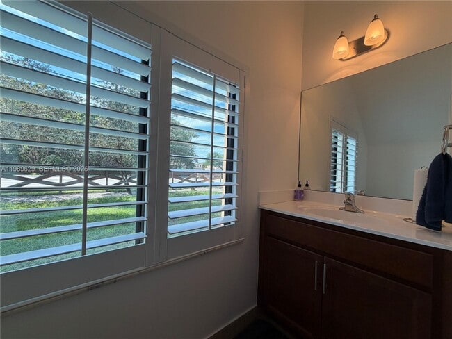 Building Photo - 6330 S Station Square