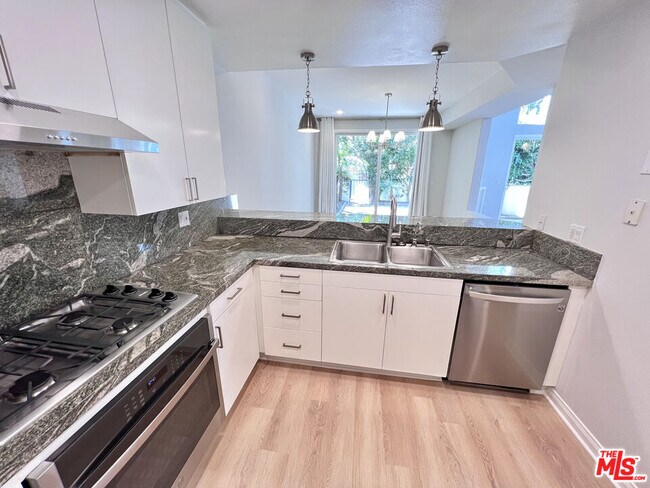Building Photo - 6483 Zuma View Pl