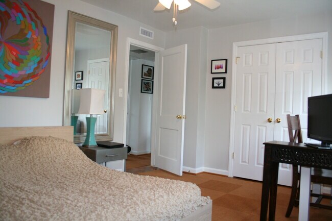 Master bedroom - 6731 W Wakefield Dr