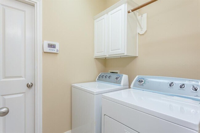 Building Photo - 5918 Union Springs