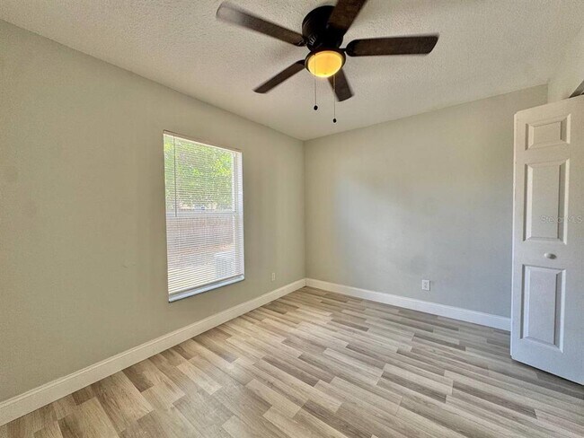 Building Photo - 3212 E Emma St