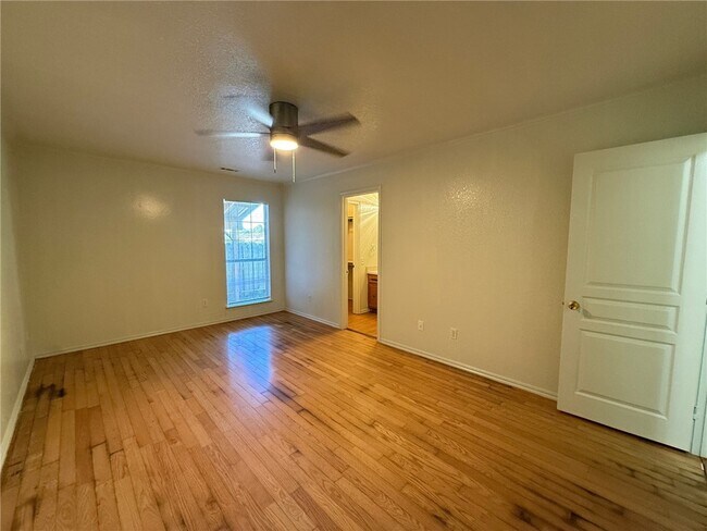 Building Photo - 854 Tamarack St