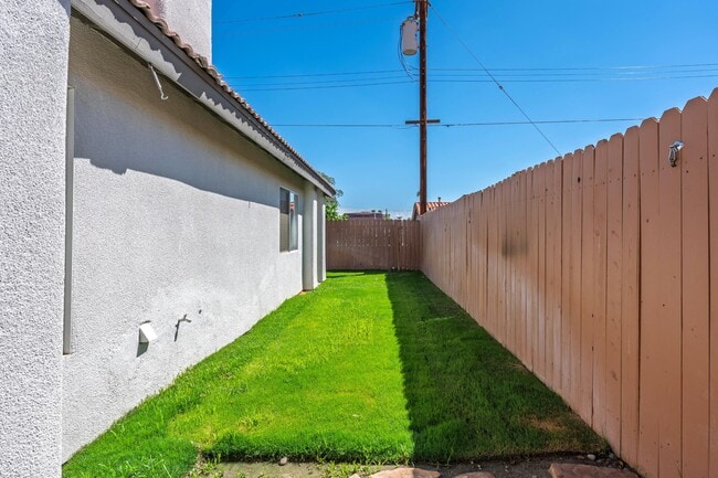 Building Photo - 51780 Avenida Velasco
