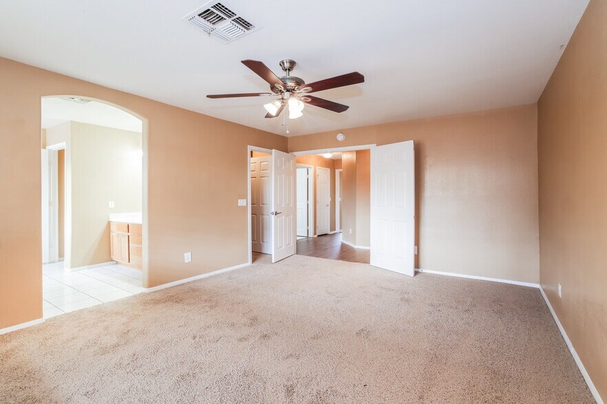 Building Photo - 2203 E Edna Ave