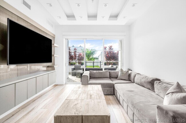 Building Photo - 155 E Boca Raton Rd
