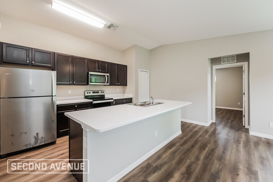 Building Photo - 1811 NW 15th Ave