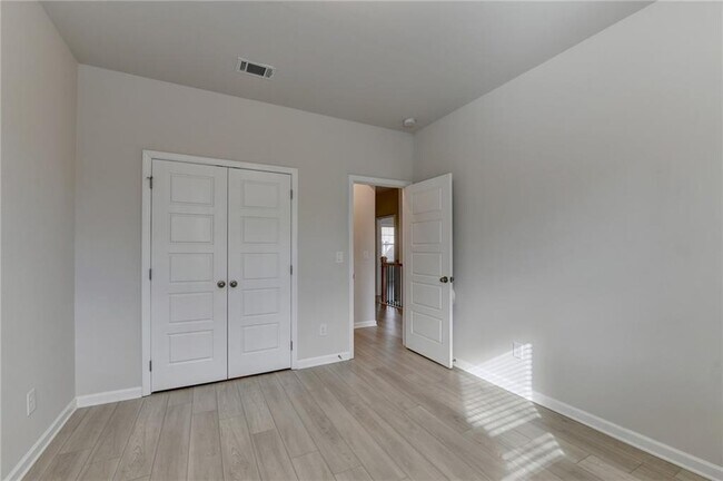Building Photo - 1561 Branthaven Ln
