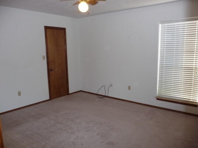 Building Photo - 607 SE 41st St