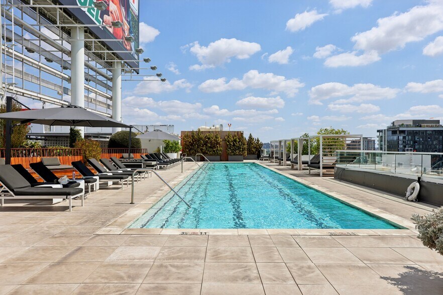 Building Photo - 6250 HOLLYWOOD Blvd