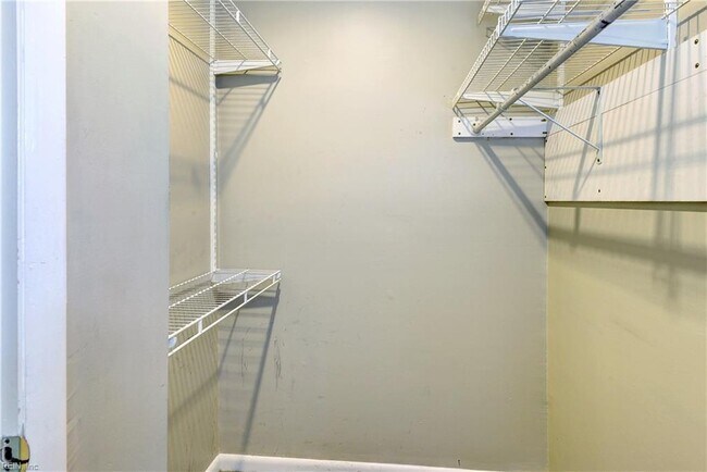 Building Photo - 4058 Midlands Rd
