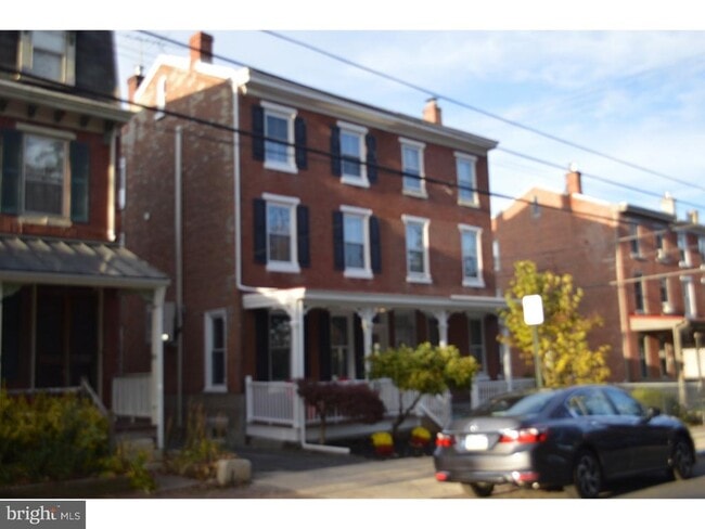 Building Photo - 117 Magnolia St