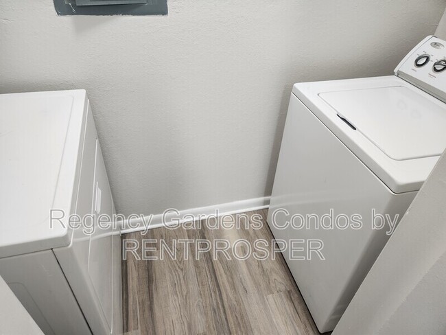 Building Photo - 5540 Devonbriar Way