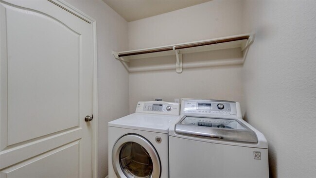Building Photo - 2831 Lockeridge Bend Dr