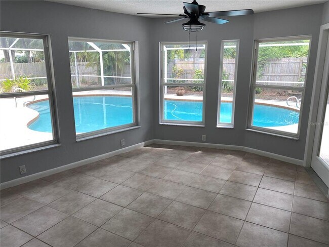 Building Photo - 701 Bluff View Dr