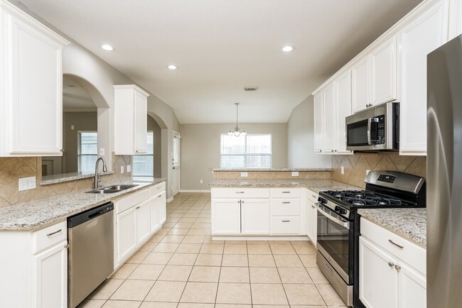 Building Photo - 403 Magnolia Estates Dr