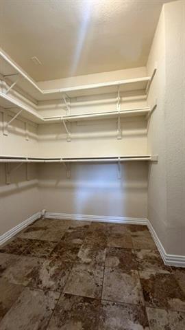 Building Photo - 13980 Red Wood Cir N