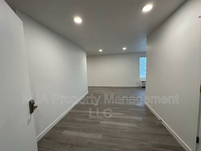 Building Photo - 500 E Fort Union Blvd