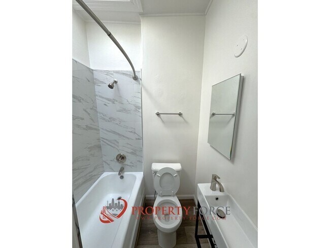 Building Photo - 666-668-668 S Van Ness Ave