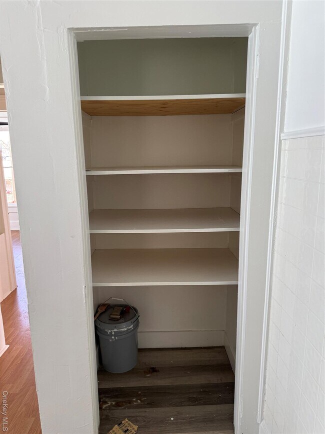 Building Photo - 11 Knapp Ave