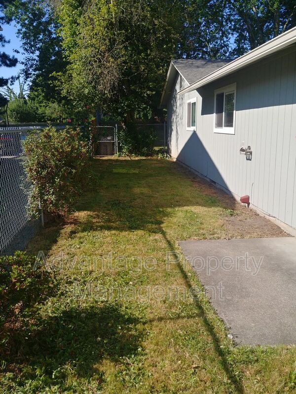 Building Photo - 1708 Del Rio Ave SE