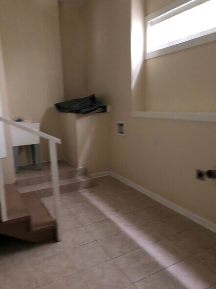 Building Photo - 564 Cotton St