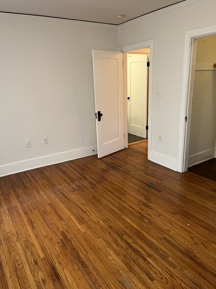 Building Photo - 504 N Heliotrope Dr