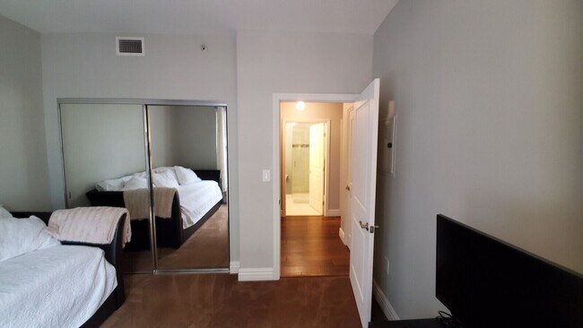 Building Photo - Upgraded 2BR/2BA Corner Unit in East Village – Close proximity to Petco Park w/ Parking & Amenities