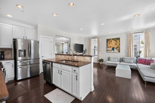 Building Photo - Spacious 3BR Condo in Westborough