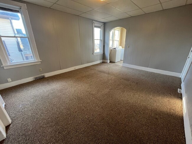 Building Photo - 325 2nd St NW