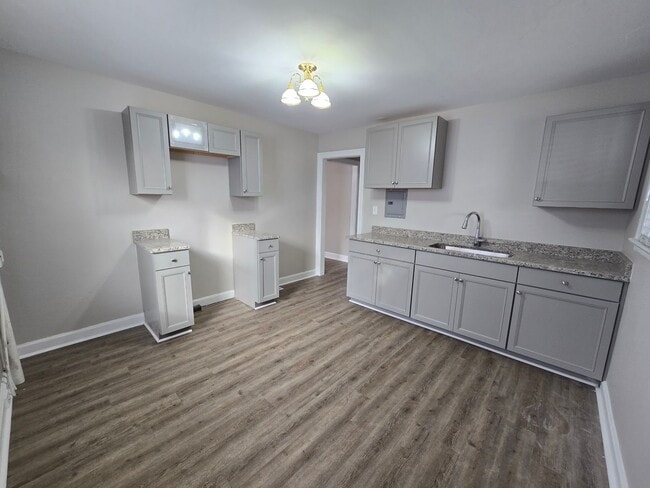 Building Photo - NEW LISTING!!!!!