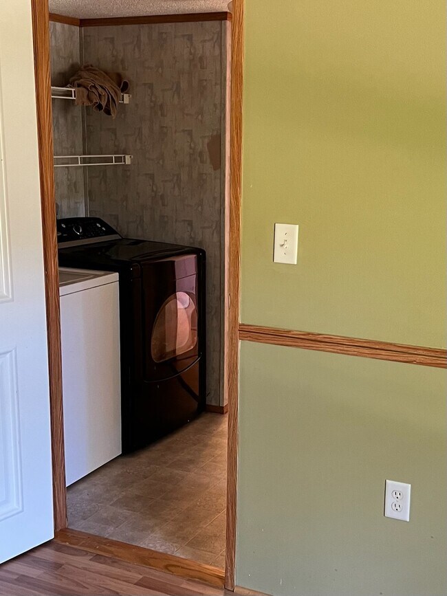 Building Photo - 32 Ginas Way