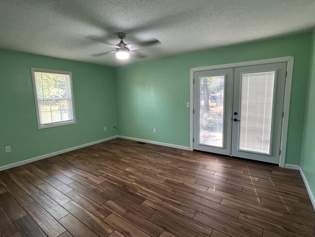 Building Photo - 111 David Dr