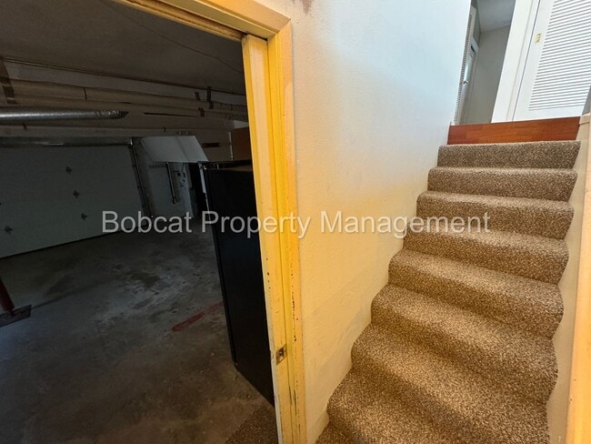 Building Photo - 3 Bed, 2 Bath Home Located in West Carson ...