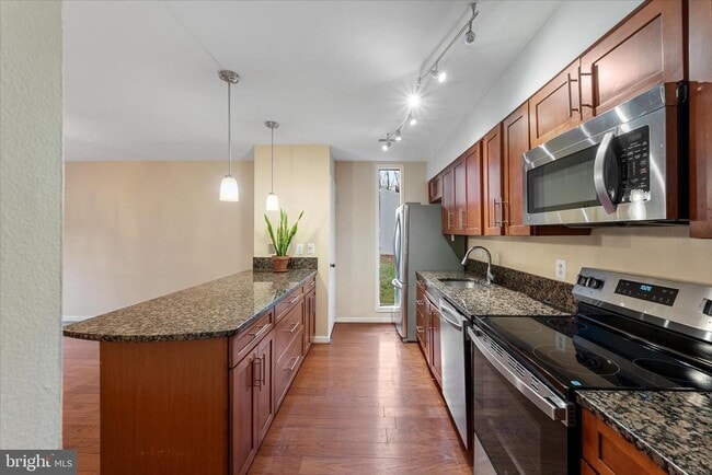 Building Photo - 2337 Glade Bank Way