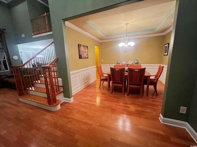 Building Photo - 584 Summerhill Dr