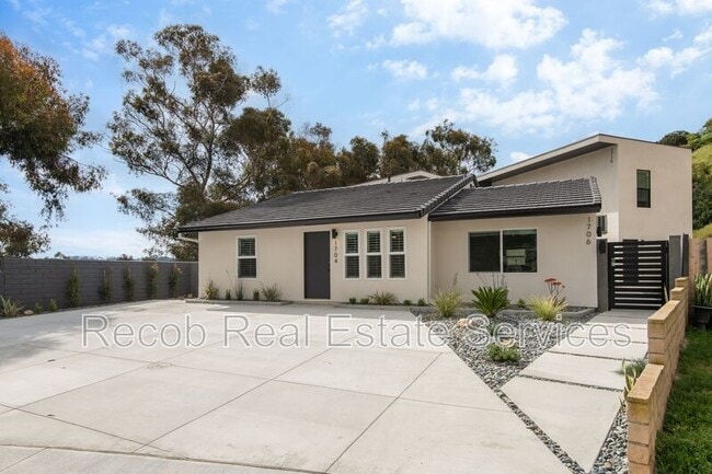 Building Photo - 1704-1710 Hanford Dr