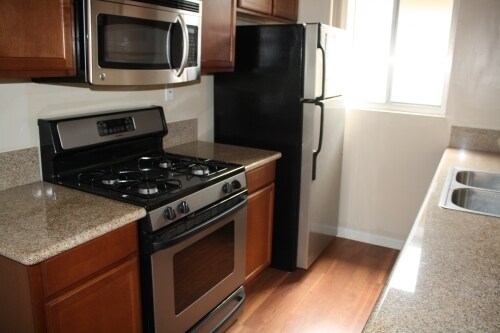 Building Photo - 2356 Portland St.