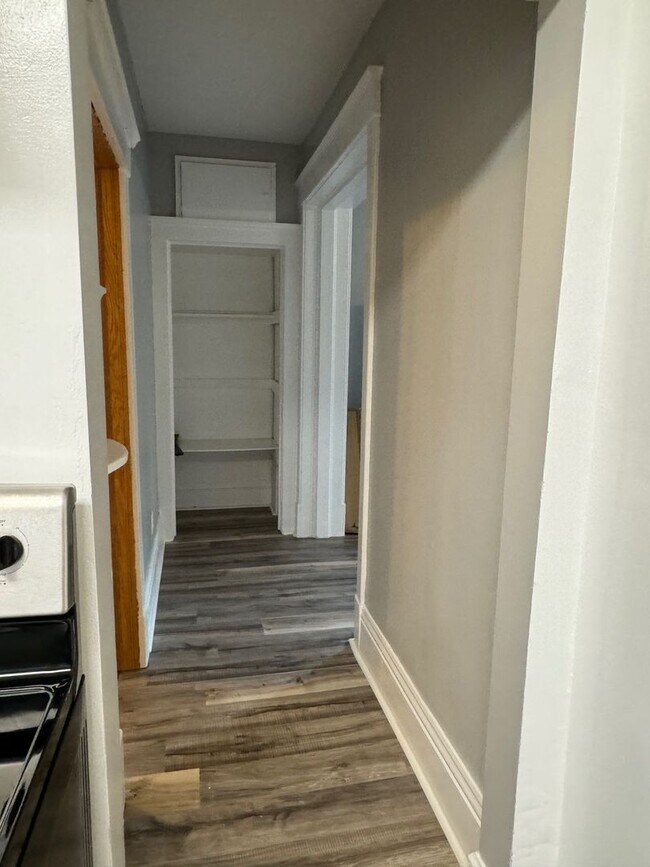 Building Photo - 841 E University Ave