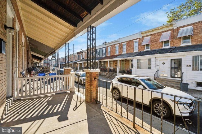 Building Photo - Charming 2-Bedroom Home with Private Yard ...