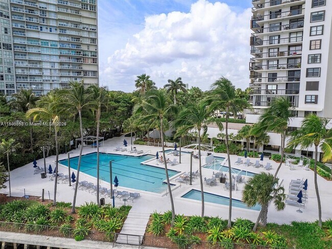 Building Photo - 2333 Brickell Ave