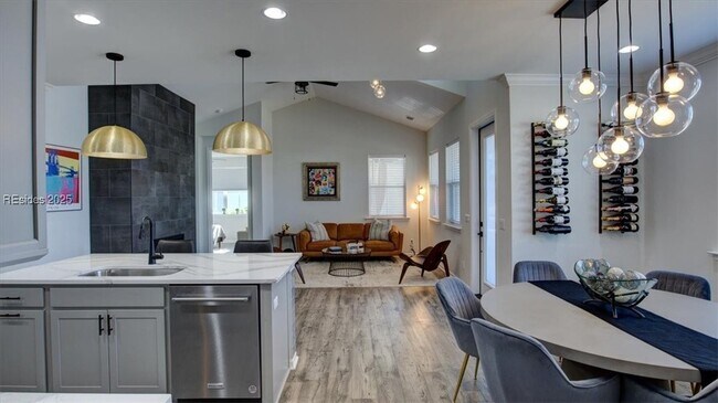Building Photo - 1571 Shoreside Dr