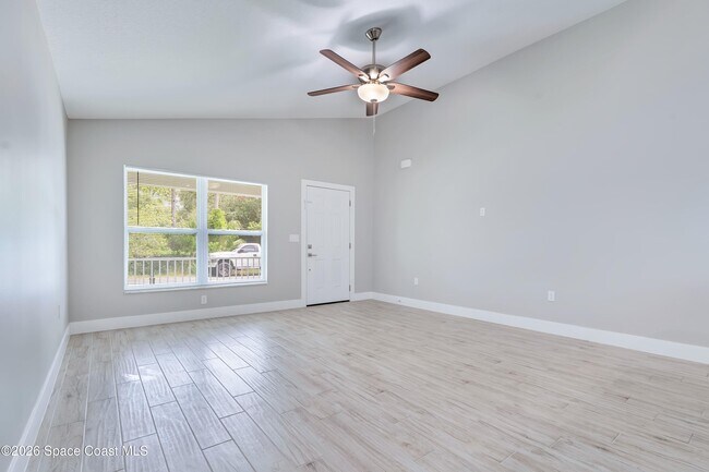 Building Photo - 857 Dunbar St