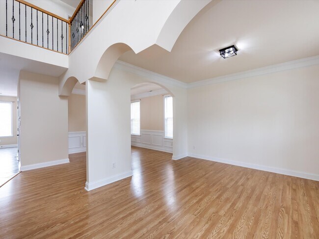 Building Photo - 10836 Clark Street