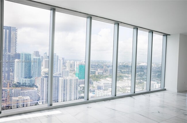 Building Photo - 700 NE 26th Terrace