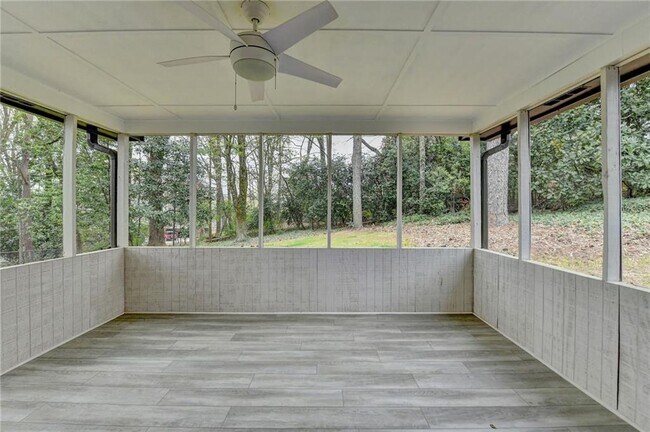 Building Photo - 1450 Cedarhurst Dr
