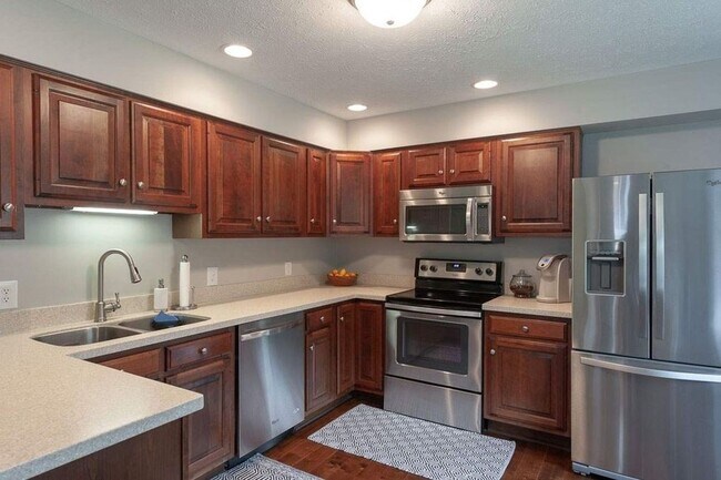 Building Photo - Well-Appointed East-Side Home with Exceptional Living Space in Sycamore Knolls